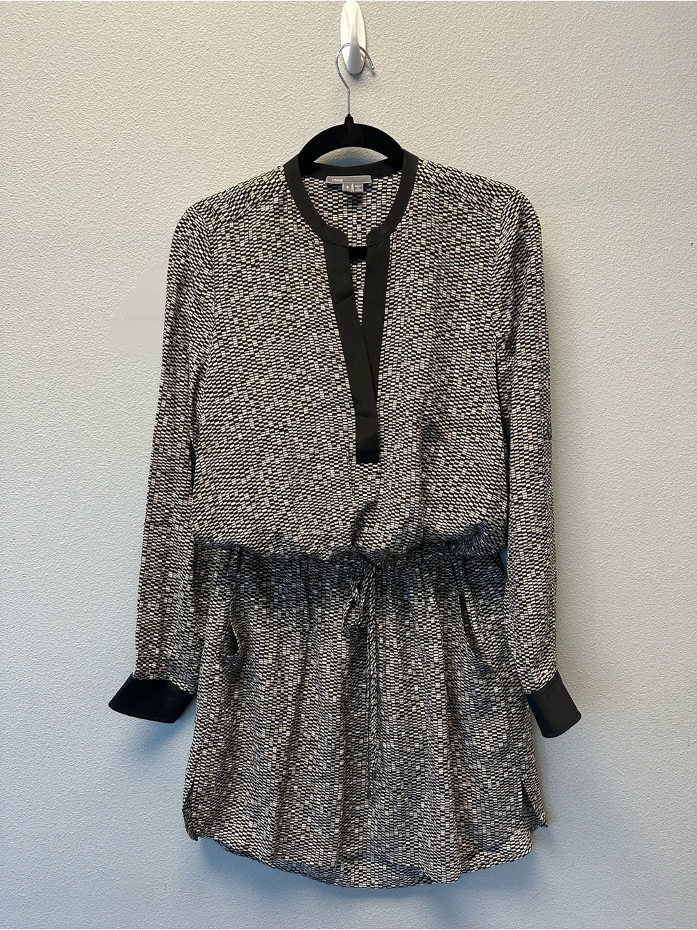 Vince 100% Geometric Mosaic Print Long Sleeve Drawstring Dress Black White S EUC